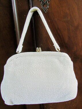 WHITE BEADED LUMERED PURSE, 1950s -60s HANDLED BAG, CLICK SHUT, LOVELY! LIKE NEW
